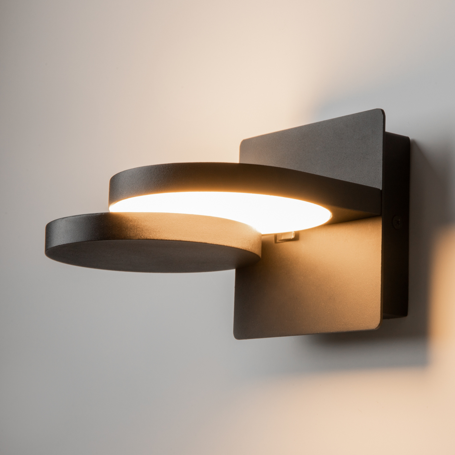 Maytoni Modern Flap Настенный светильник (бра) цвет: черный MOD354WL-L12B3K