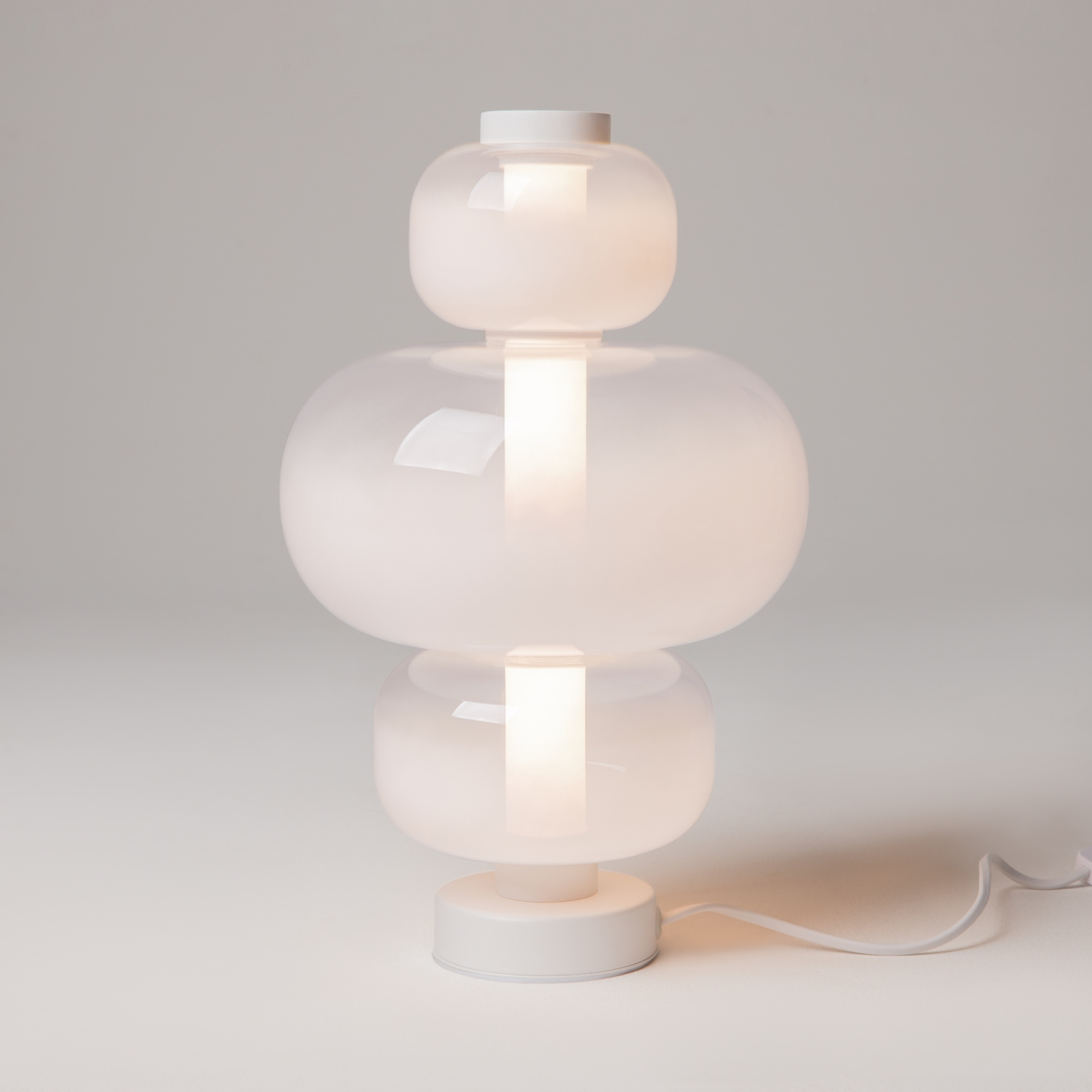 Maytoni Modern Atmos Настольный светильник цвет: белый MOD364TL-L15W3K