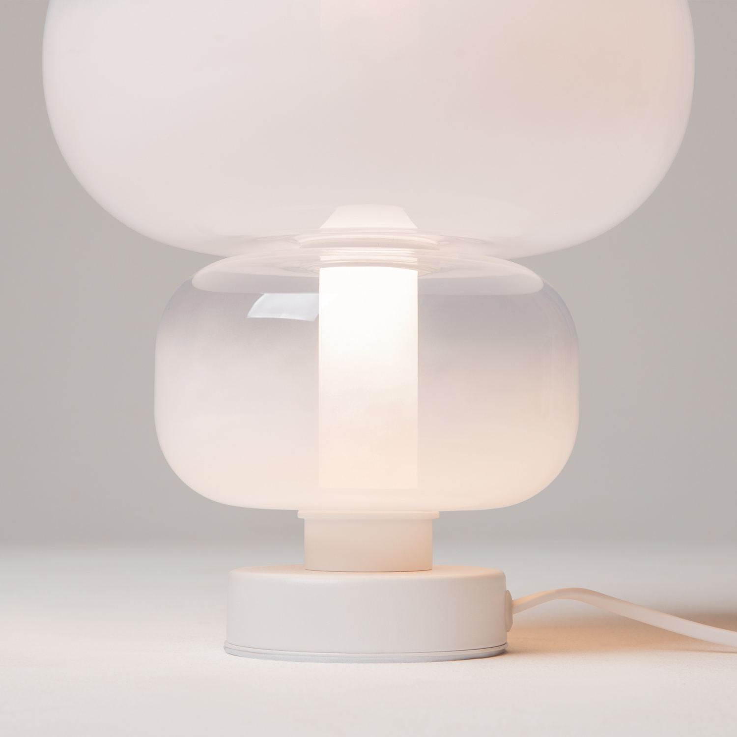 Maytoni Modern Atmos Настольный светильник цвет: белый MOD364TL-L15W3K