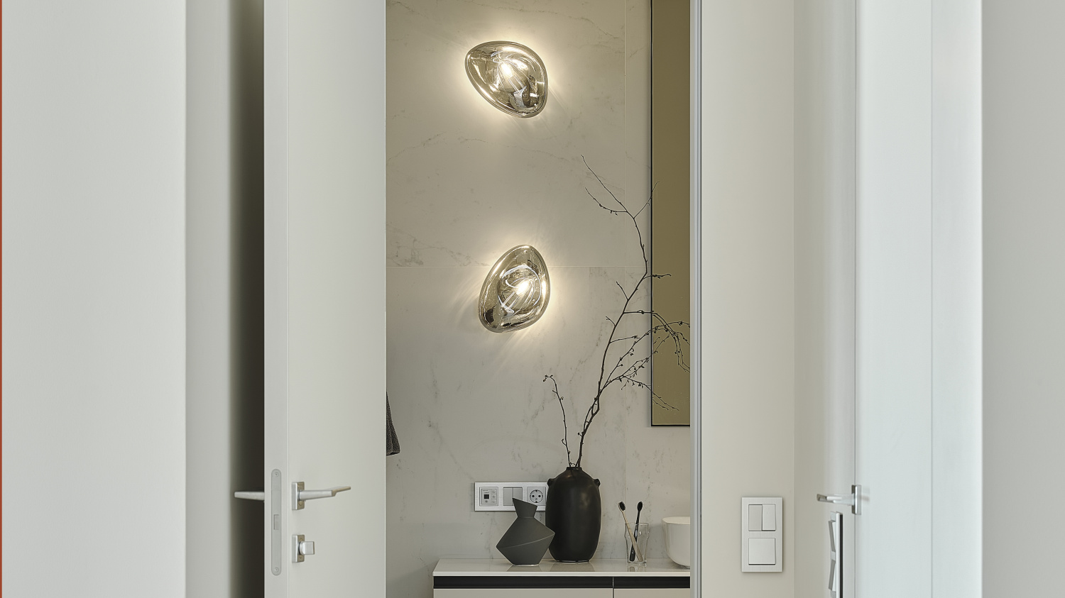 Maytoni Modern Mabell Настенный светильник (бра) цвет: черный MOD306WL-01CH