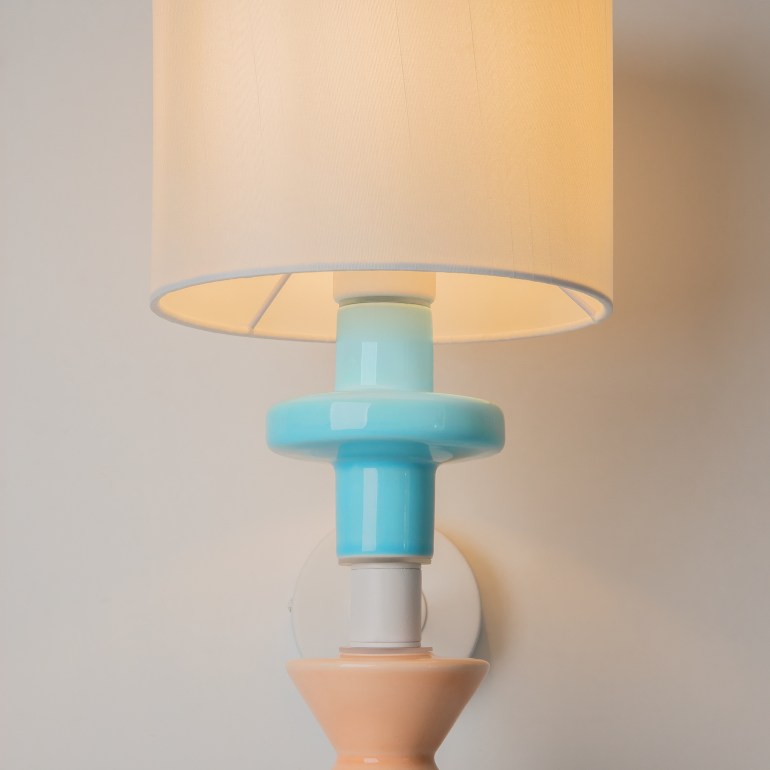 Maytoni Modern Comforty Настенный светильник (бра) цвет: белый MOD298WL-01W