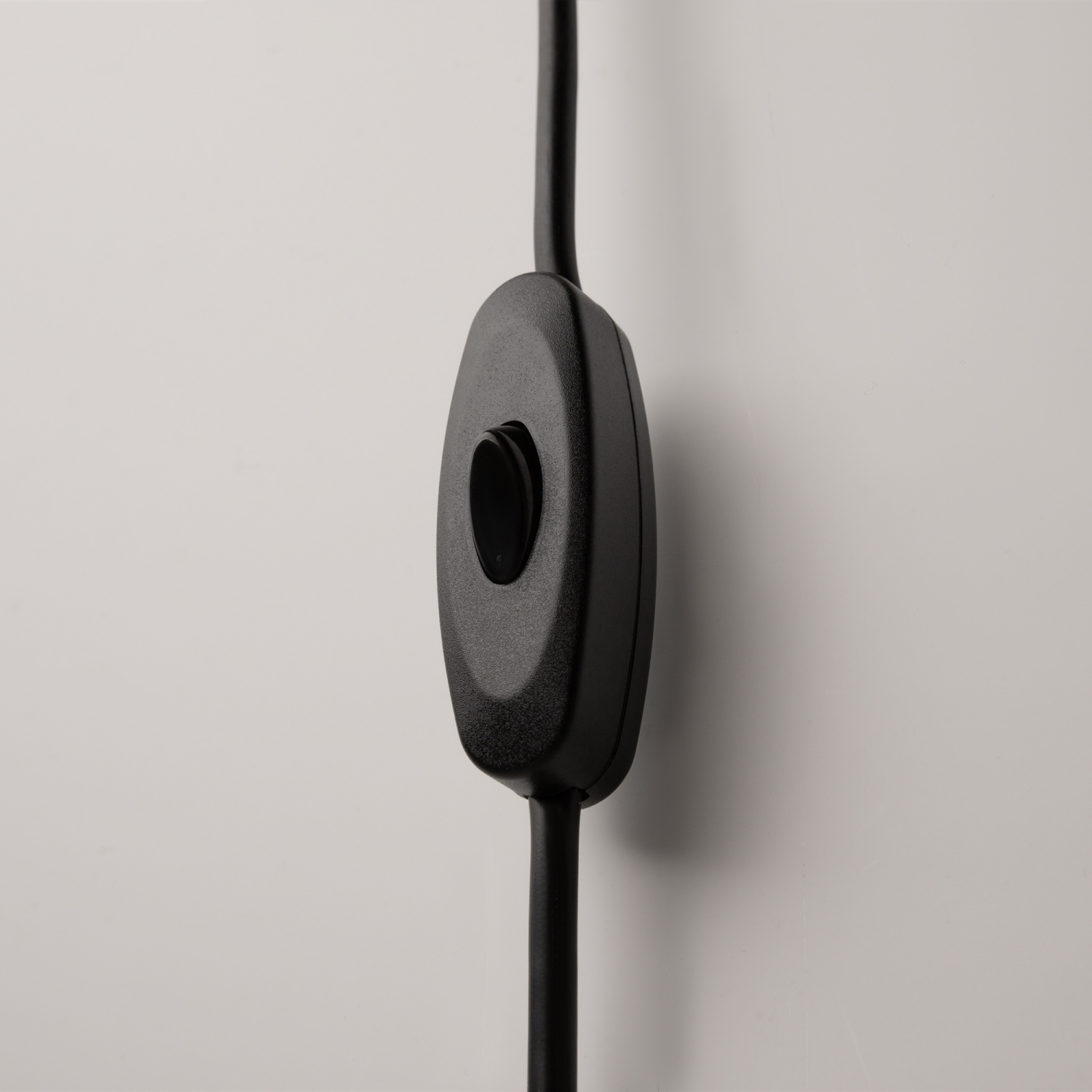 Maytoni Modern Mollis Настенный светильник (бра) цвет: черный MOD126WL-01B1