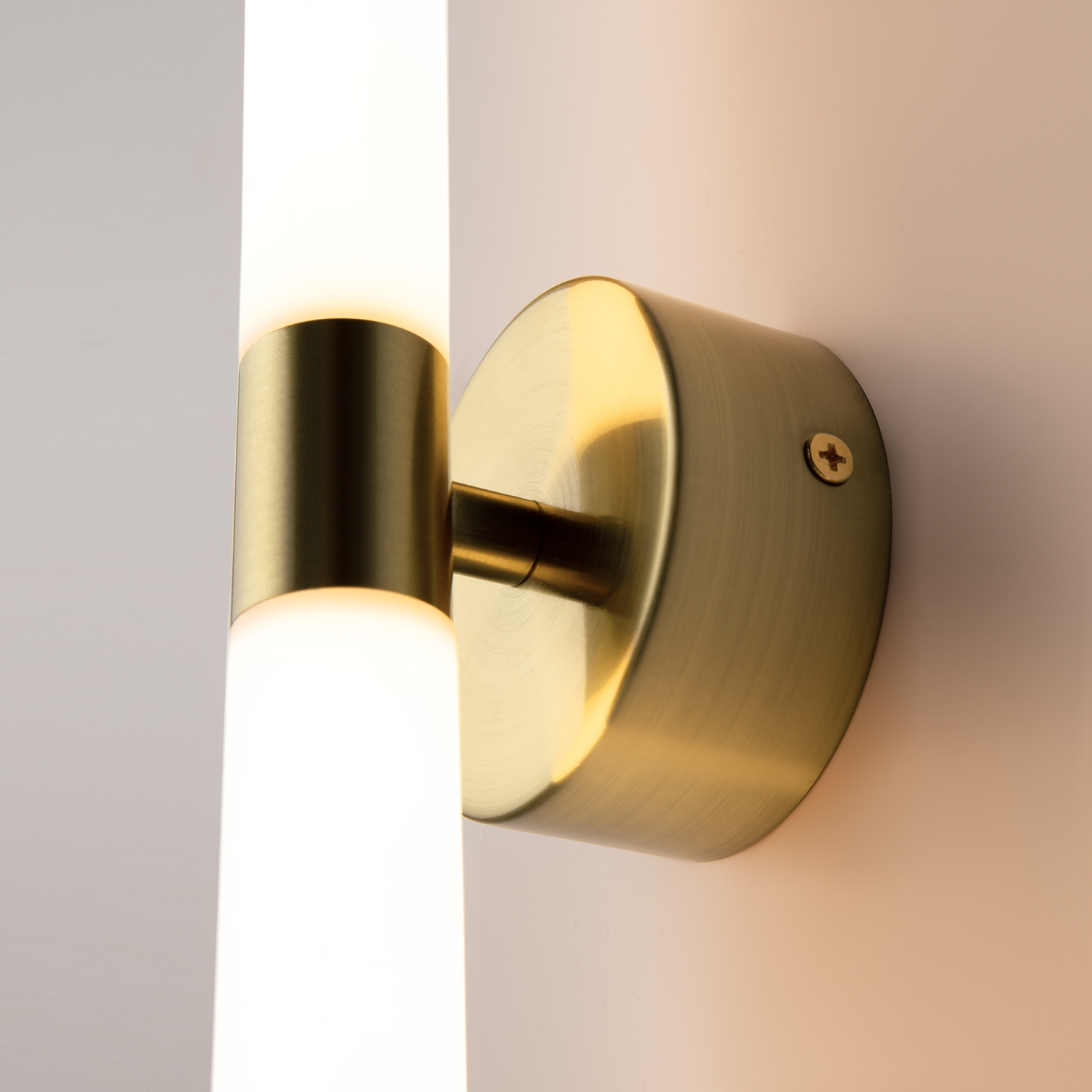 Maytoni Modern Axis Настенный светильник (бра) цвет: золото MOD106WL-L16G3K