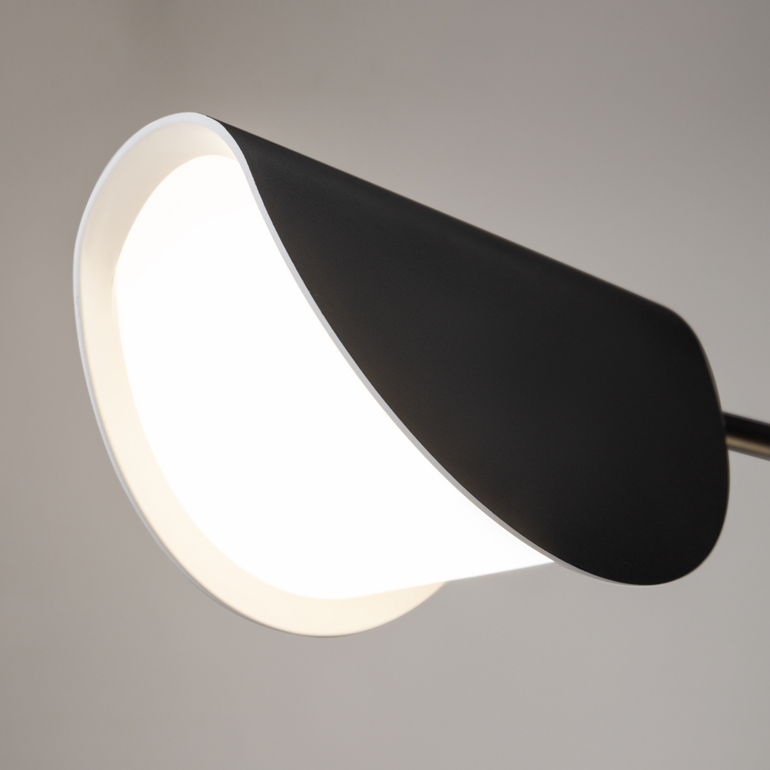 Maytoni Modern Mollis Настенный светильник (бра) цвет: черный MOD126WL-02B