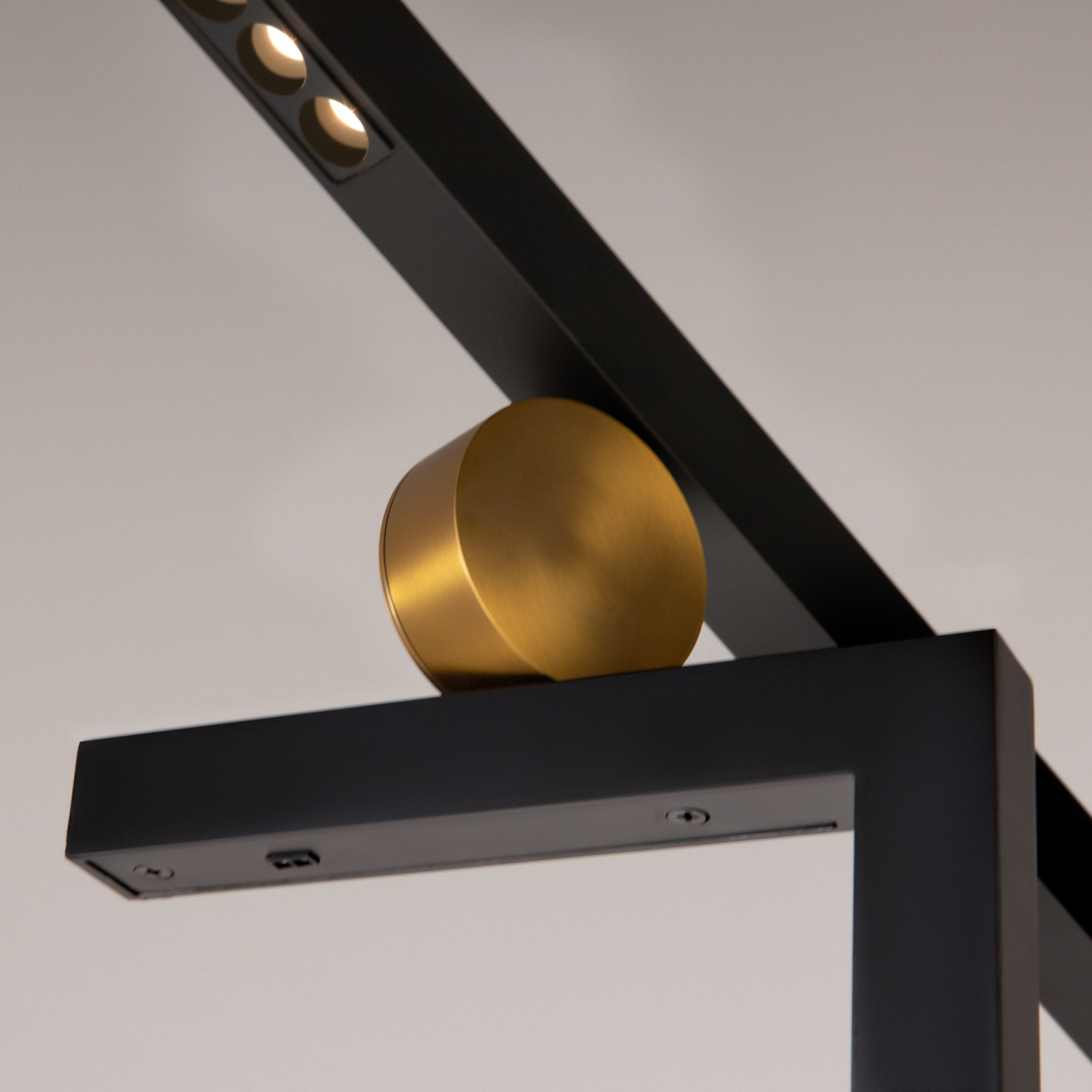 Maytoni Modern Empathy Напольный светильник (торшер) цвет: черный MOD363FL-L14B3K