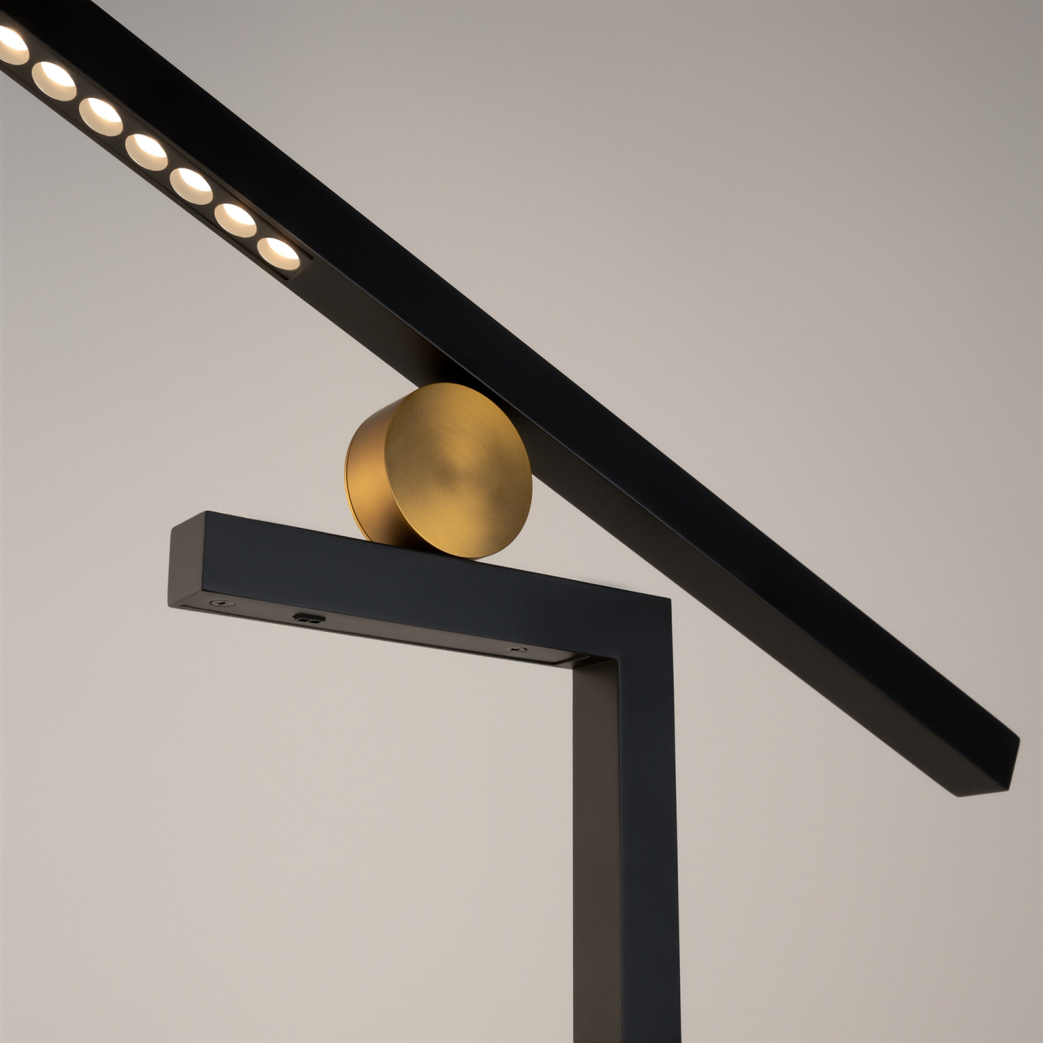 Maytoni Modern Empathy Напольный светильник (торшер) цвет: черный MOD363FL-L14B3K