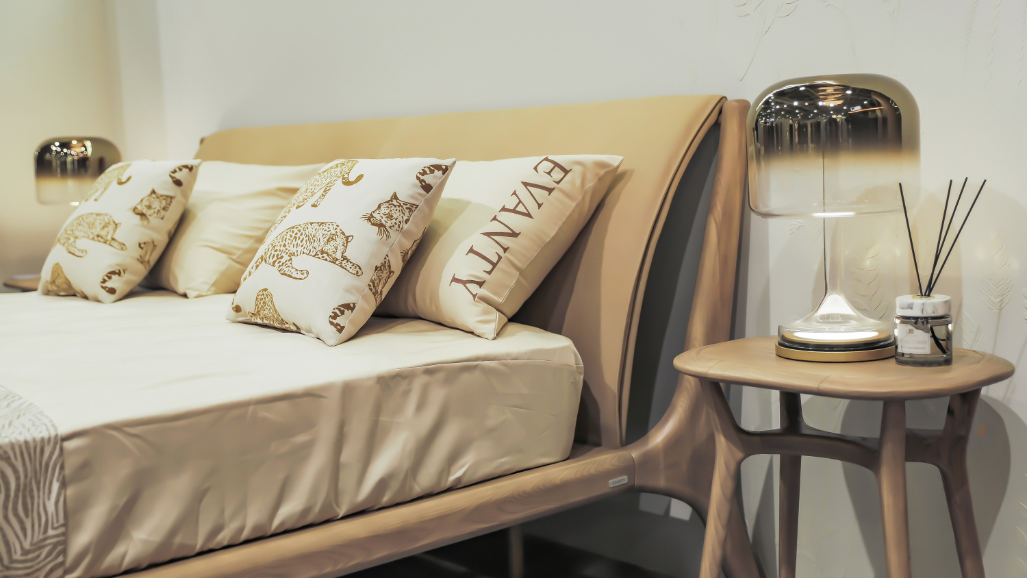 Maytoni Modern Spirito Настольный светильник цвет: золото MOD286TL-L18G3K