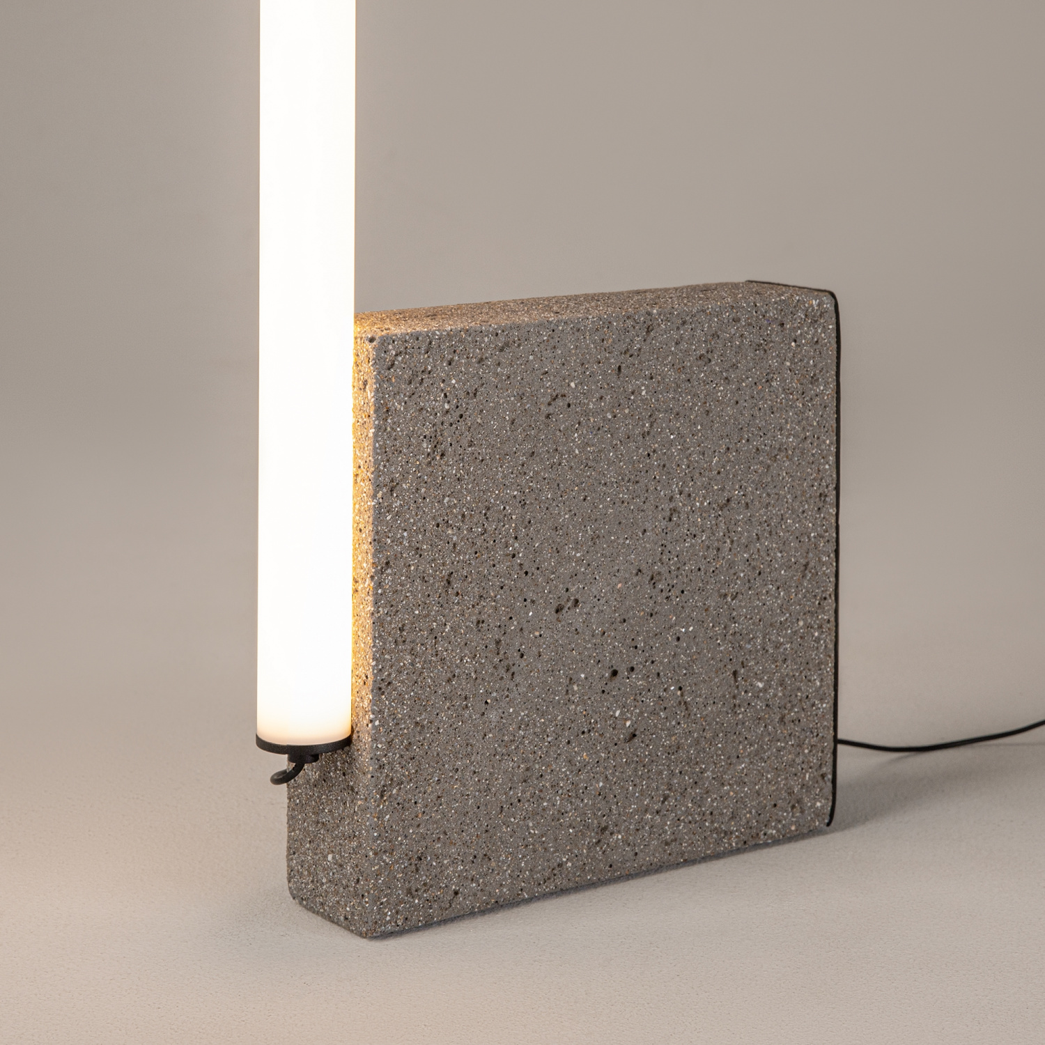 Maytoni Modern Solid Напольный светильник (торшер) цвет: серый MOD277FL-L24GR3K