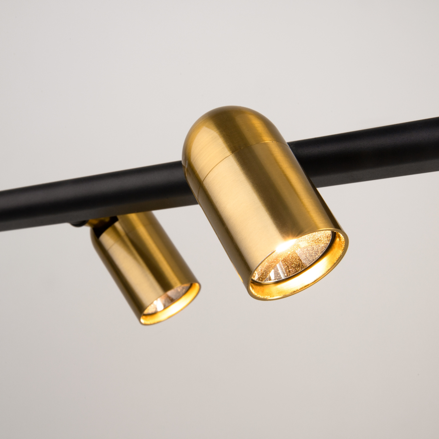 Maytoni Modern Inversio Подвесной светильник цвет: черный и латунь MOD350PL-02BBS