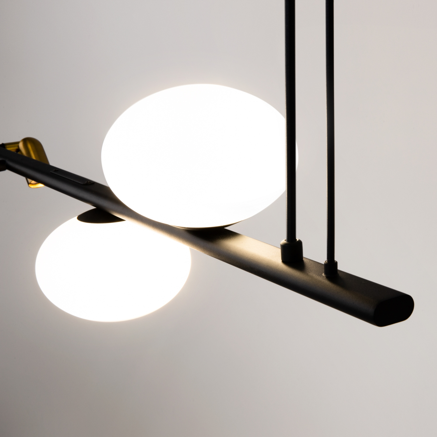 Maytoni Modern Inversio Подвесной светильник цвет: черный и латунь MOD350PL-02BBS