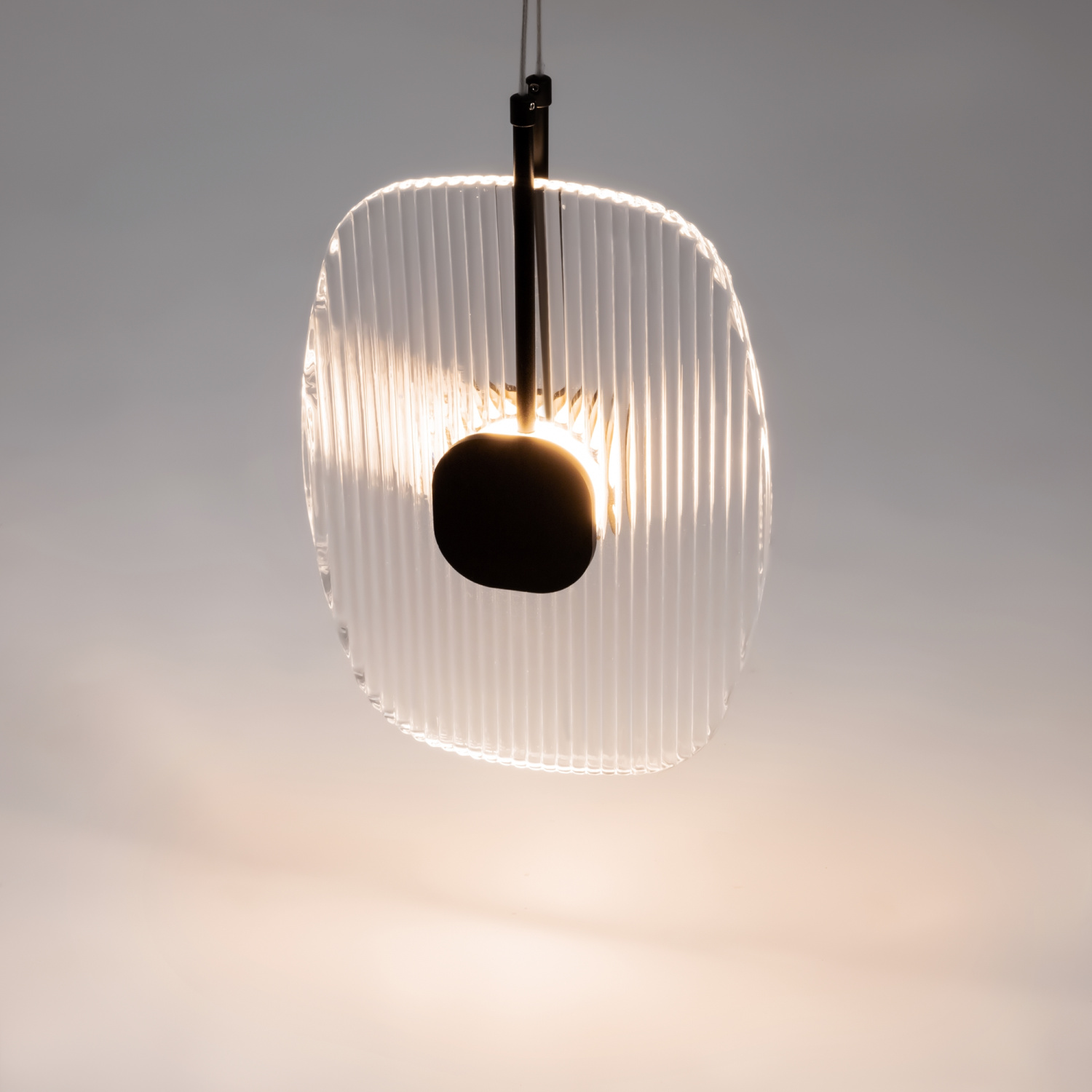 Maytoni Modern Eclipse Подвесной светильник цвет: черный MOD152PL-L1BK