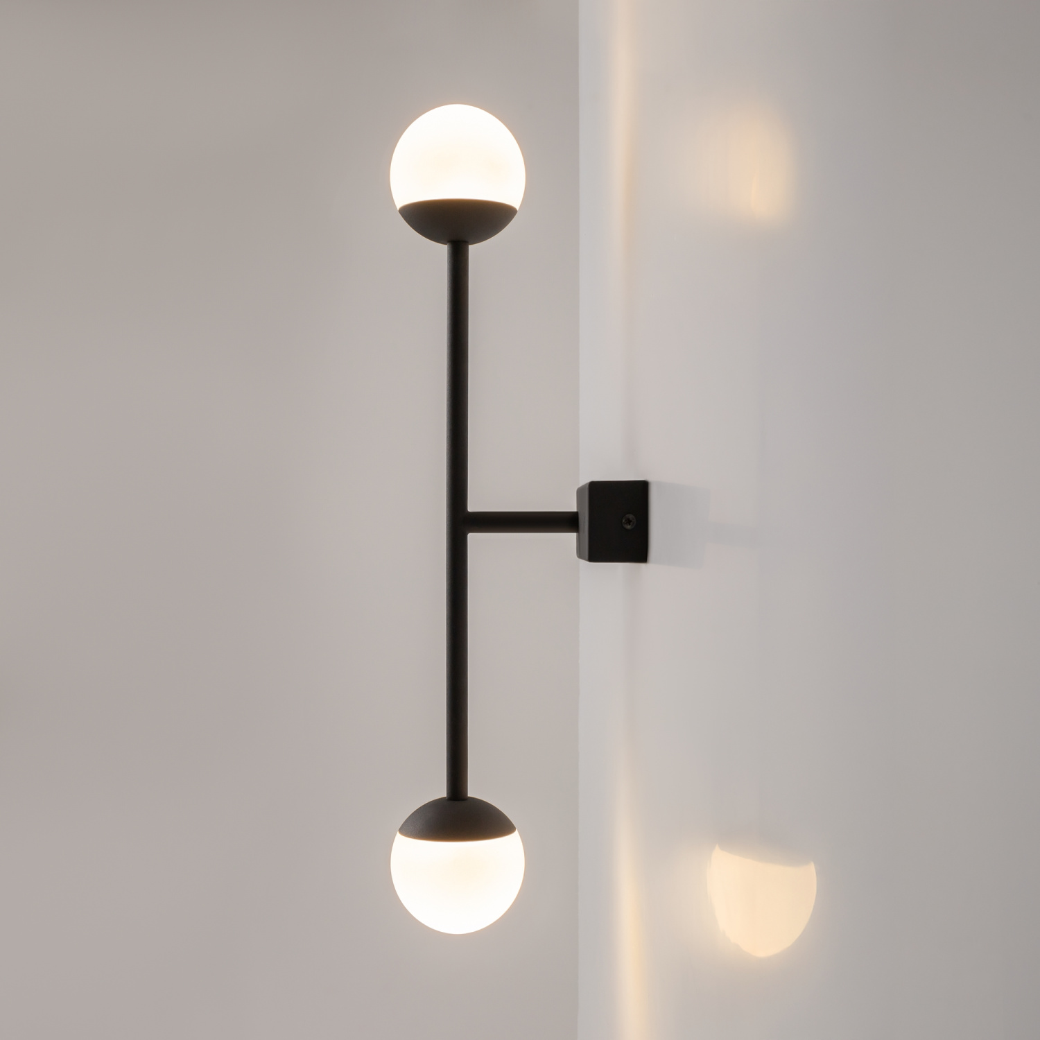 Maytoni Modern Touch Настенный светильник (бра) цвет: черный MOD285WL-L10B3K