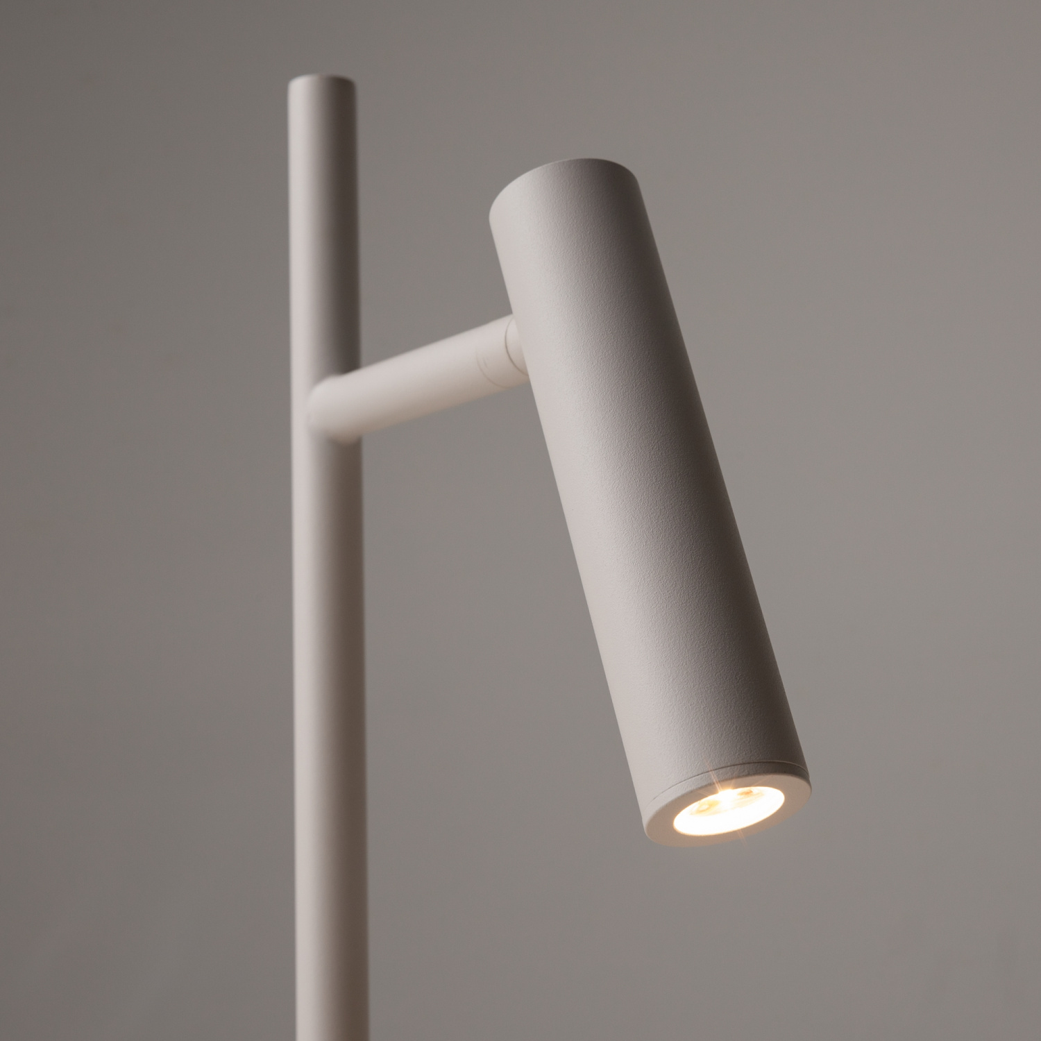 Maytoni Modern Estudo Настольный светильник цвет: белый Z010TL-L8W3K