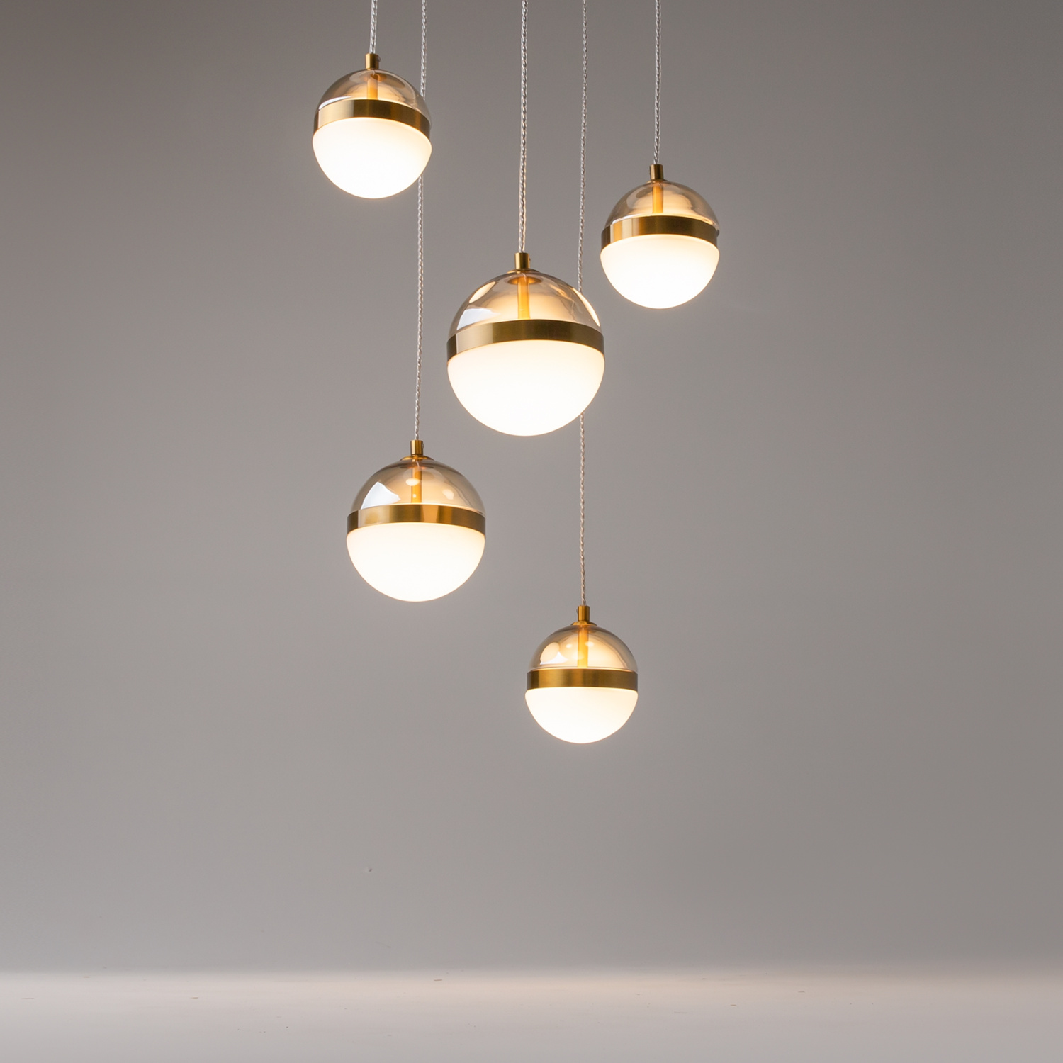 Maytoni Modern Area Подвесной светильник цвет: черный и латунь MOD295PL-L60BBS3K