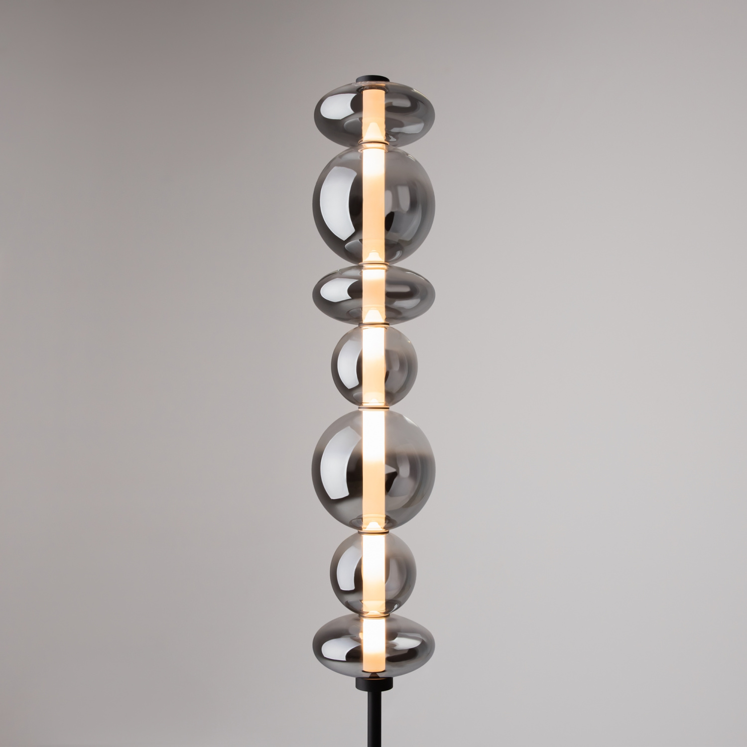 Maytoni Modern Futuro Напольный светильник (торшер) цвет: черный MOD307FL-L40B3K