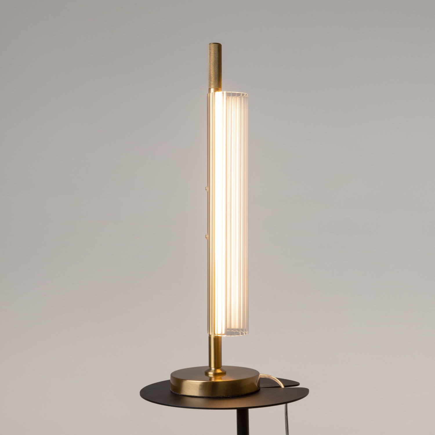 Maytoni Modern Loom Настольный светильник цвет: латунь MOD258TL-L8BS3K