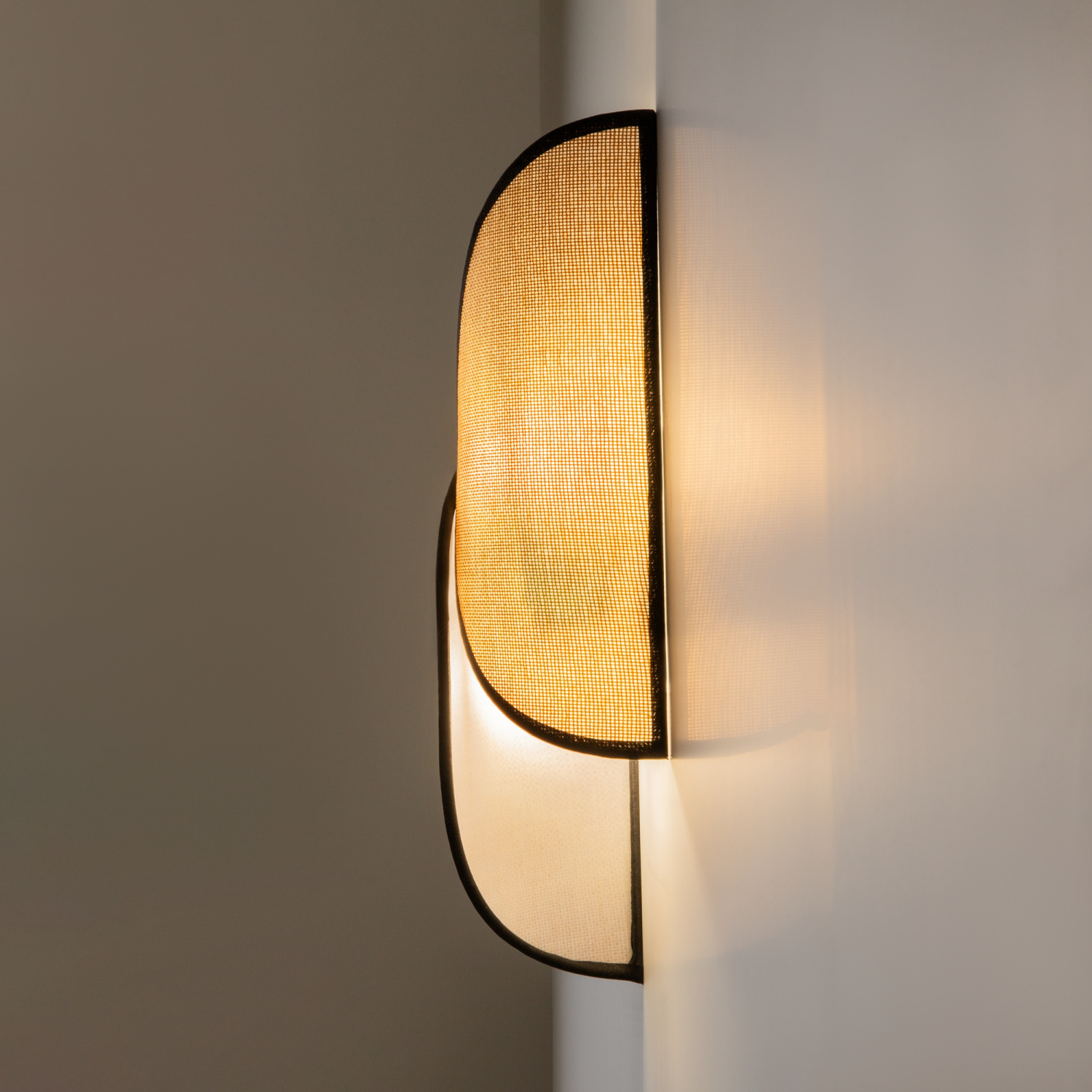 Maytoni Modern Organic Настенный светильник (бра) цвет: черный MOD225WL-02B2