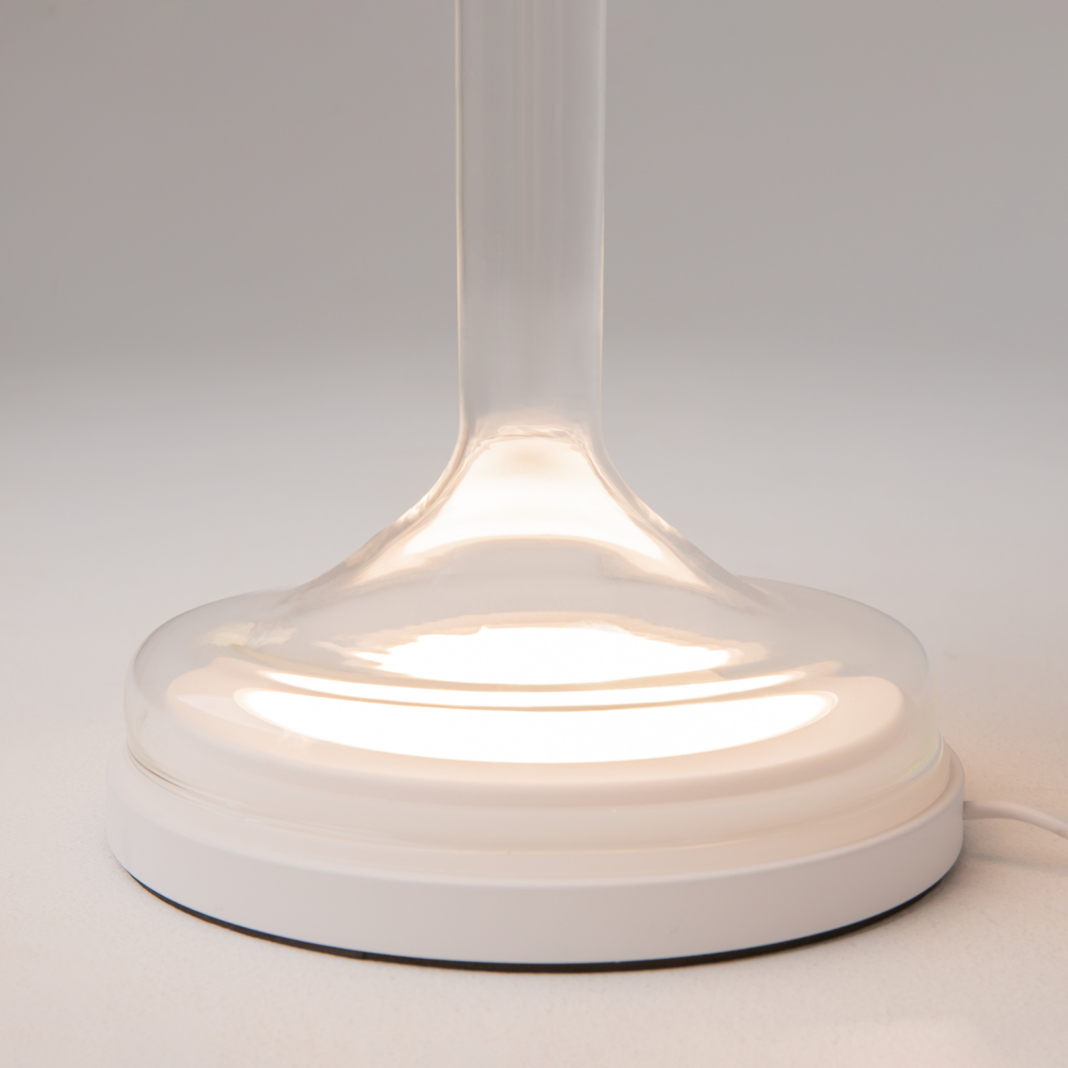 Maytoni Modern Spirito Настольный светильник цвет: белый MOD286TL-L18W3K