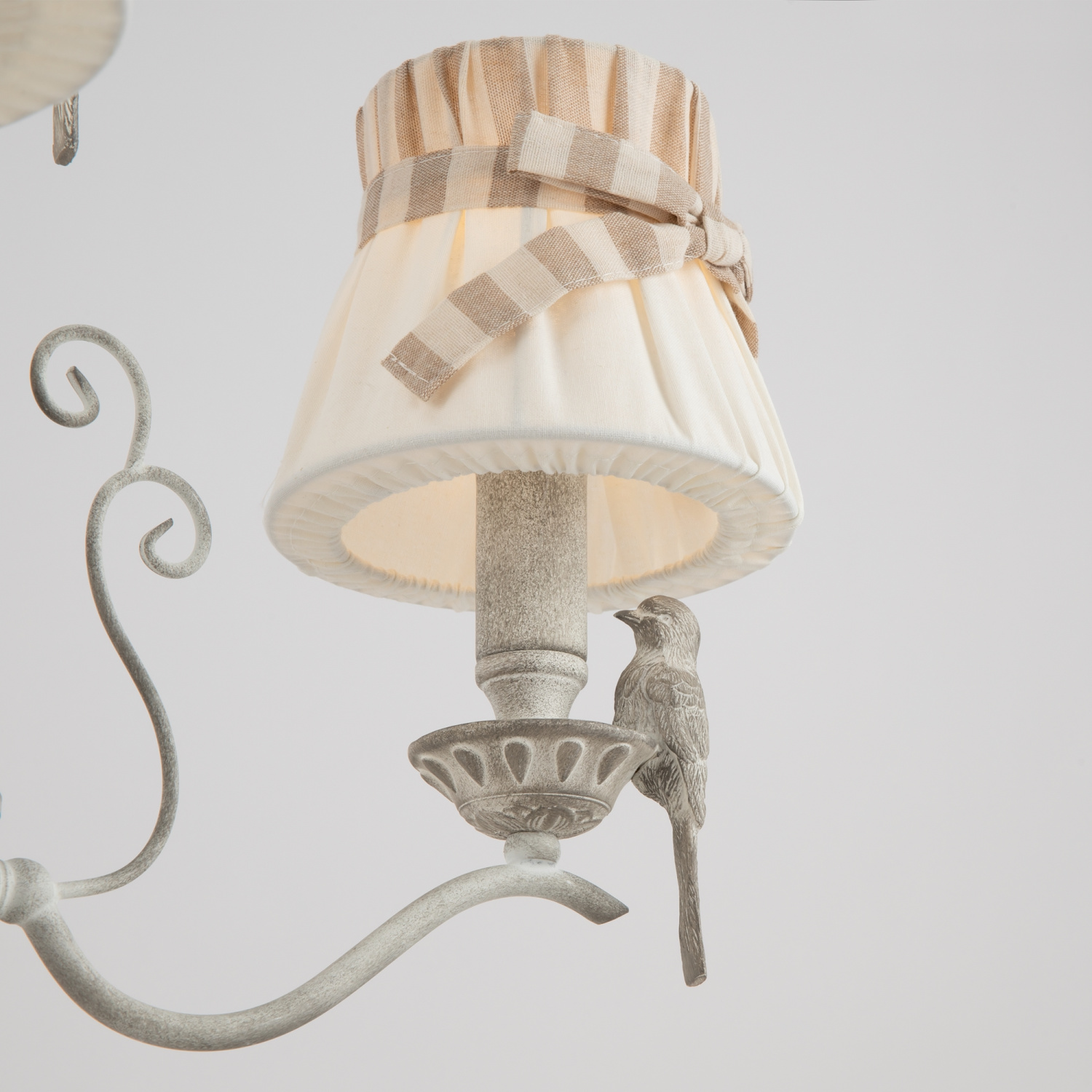 Maytoni Classic Bird Люстра цвет: белый ARM013-03-W