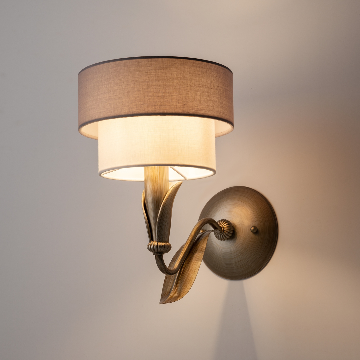 Maytoni Classic Lillian Настенный светильник (бра) цвет: бронза H311-01-G