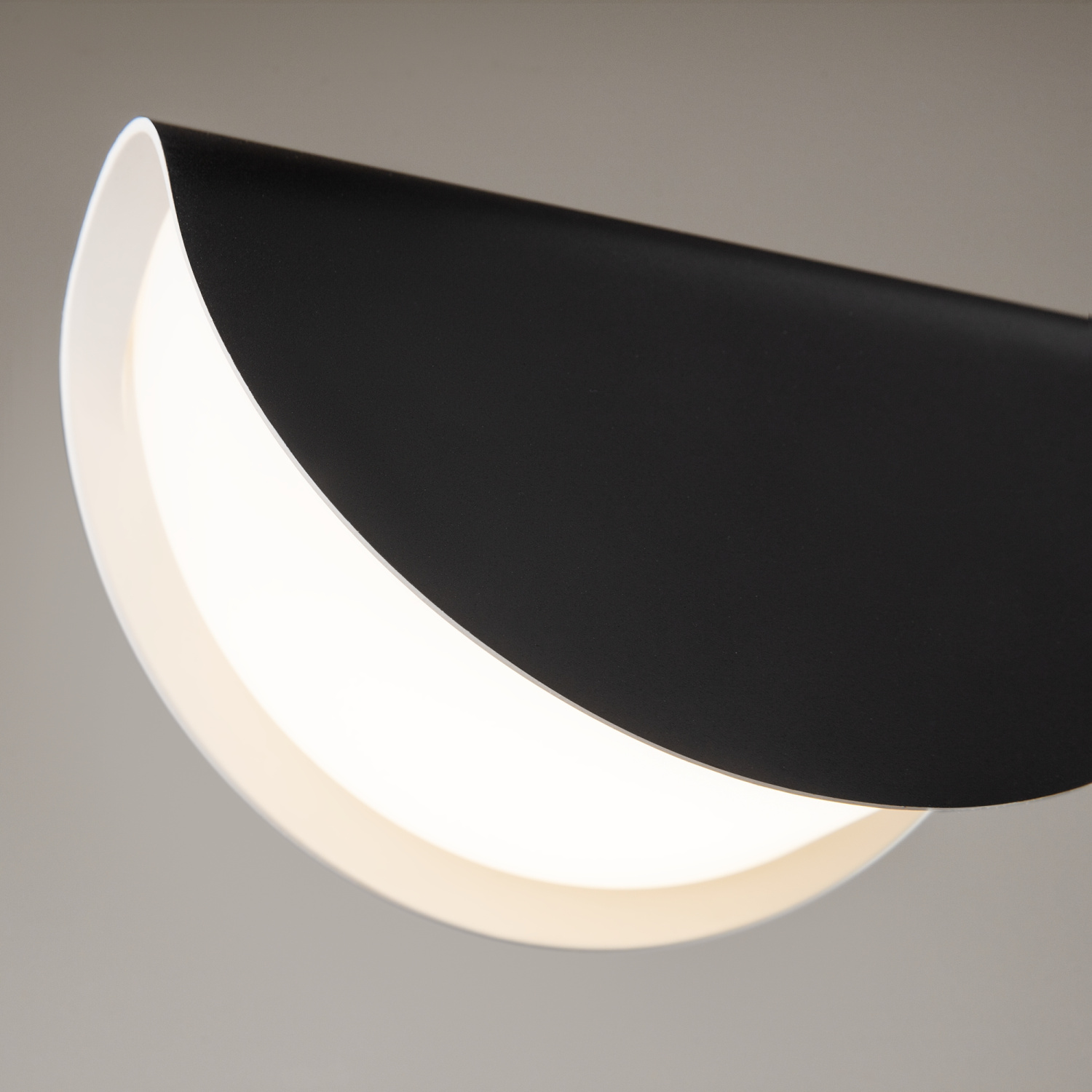 Maytoni Modern Mollis Подвесной светильник цвет: черный MOD126PL-01B