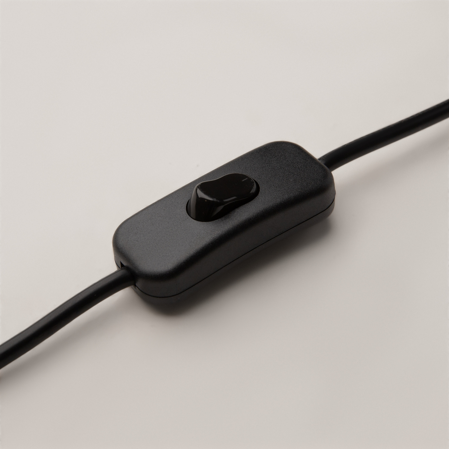 Maytoni Modern Mollis Настольный светильник цвет: черный MOD126TL-01B