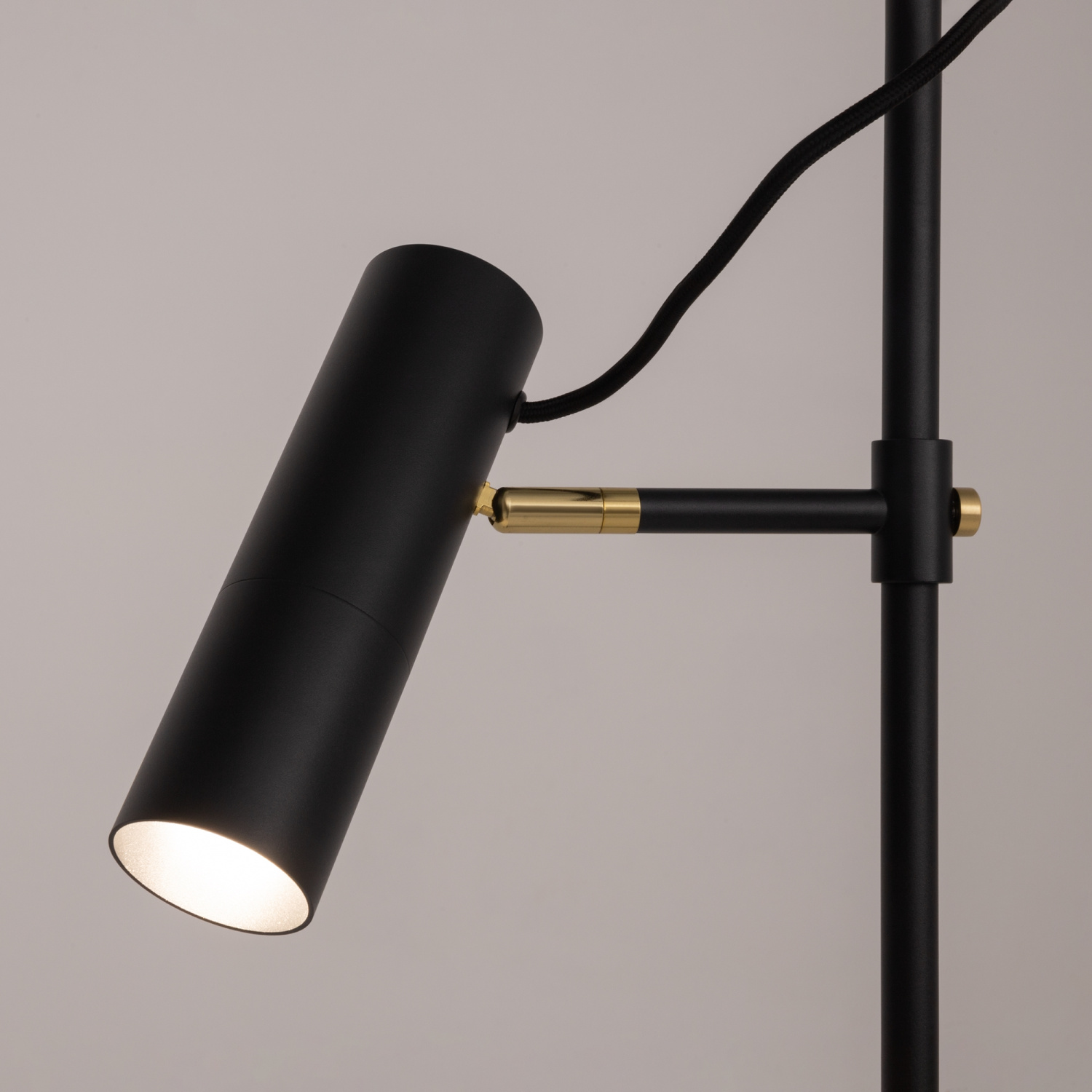 Maytoni Modern Bansky Напольный светильник (торшер) цвет: черный MOD129FL-01B