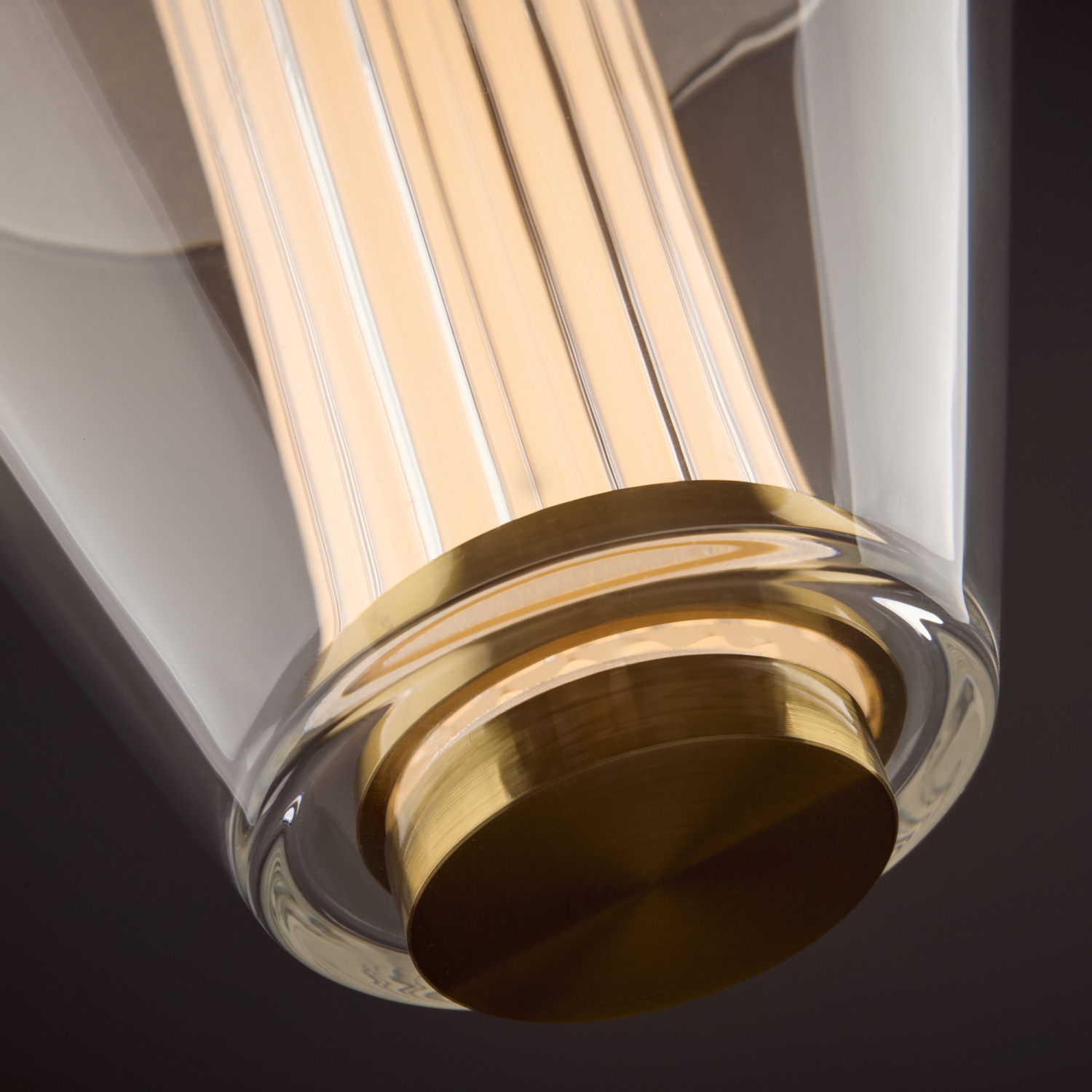 Freya LED Plum Подвесной светильник цвет: латунь FR6137PL-L6BT1