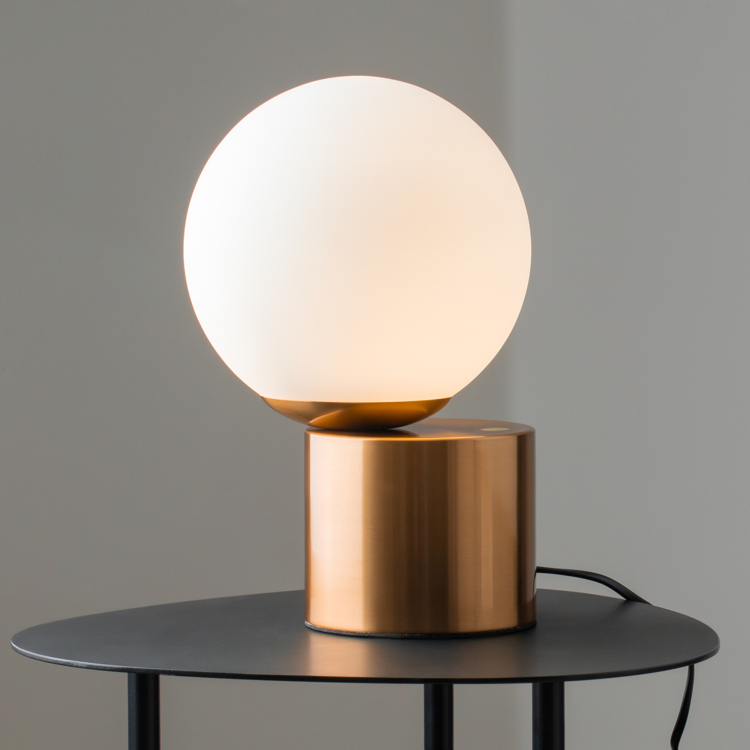 Freya Modern Barrel Настольный светильник цвет: латунь FR5286TL-01BS