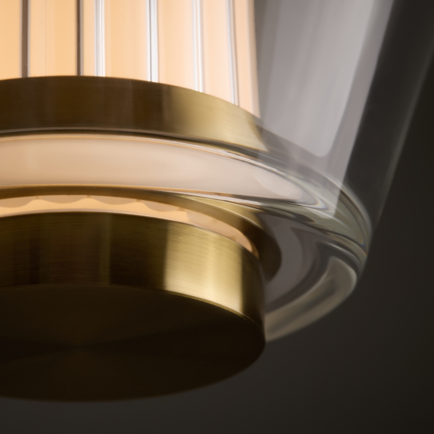 Freya LED Plum Подвесной светильник цвет: латунь FR6137PL-L6BT