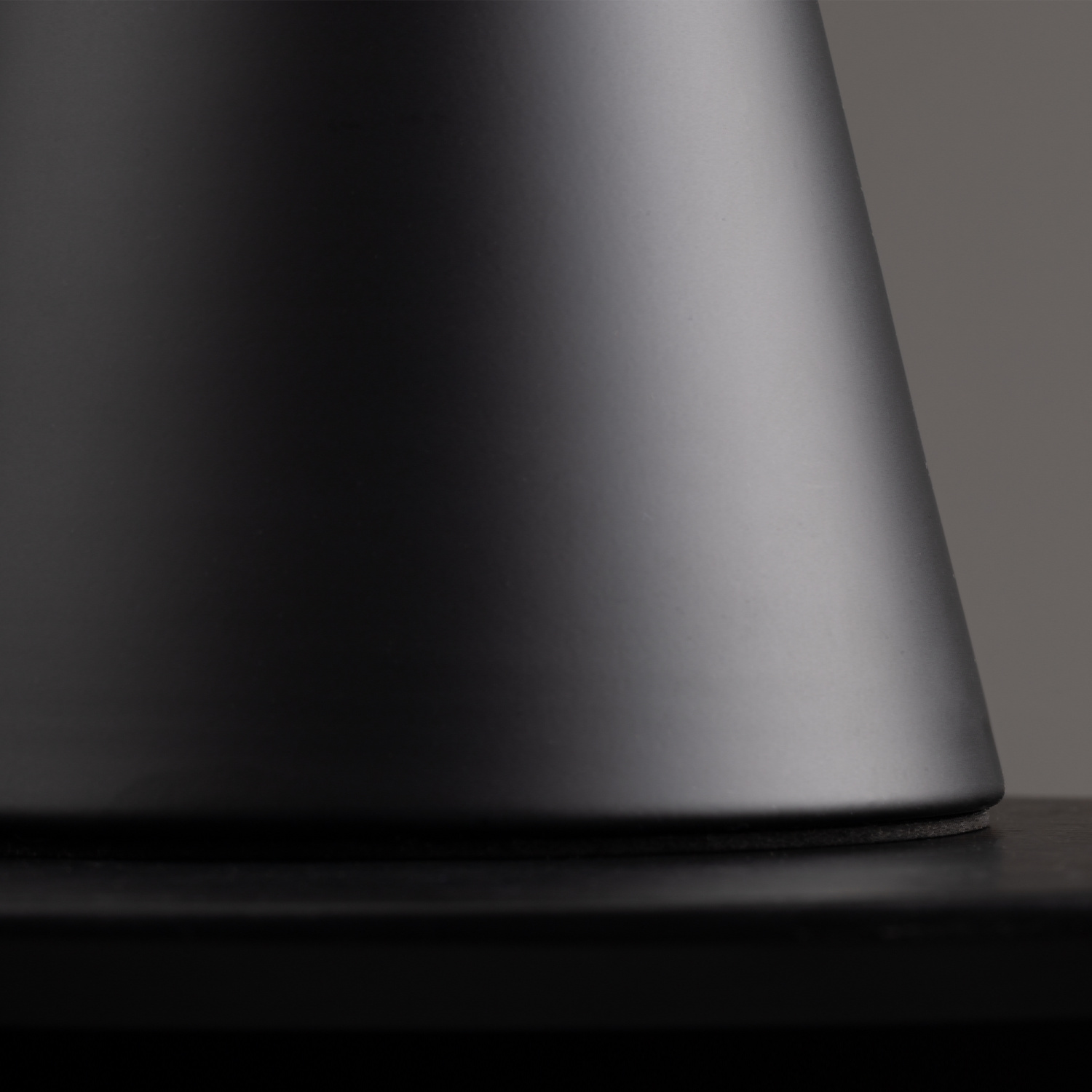 Freya Modern Glow Настольный светильник цвет: черный FR5289TL-01B