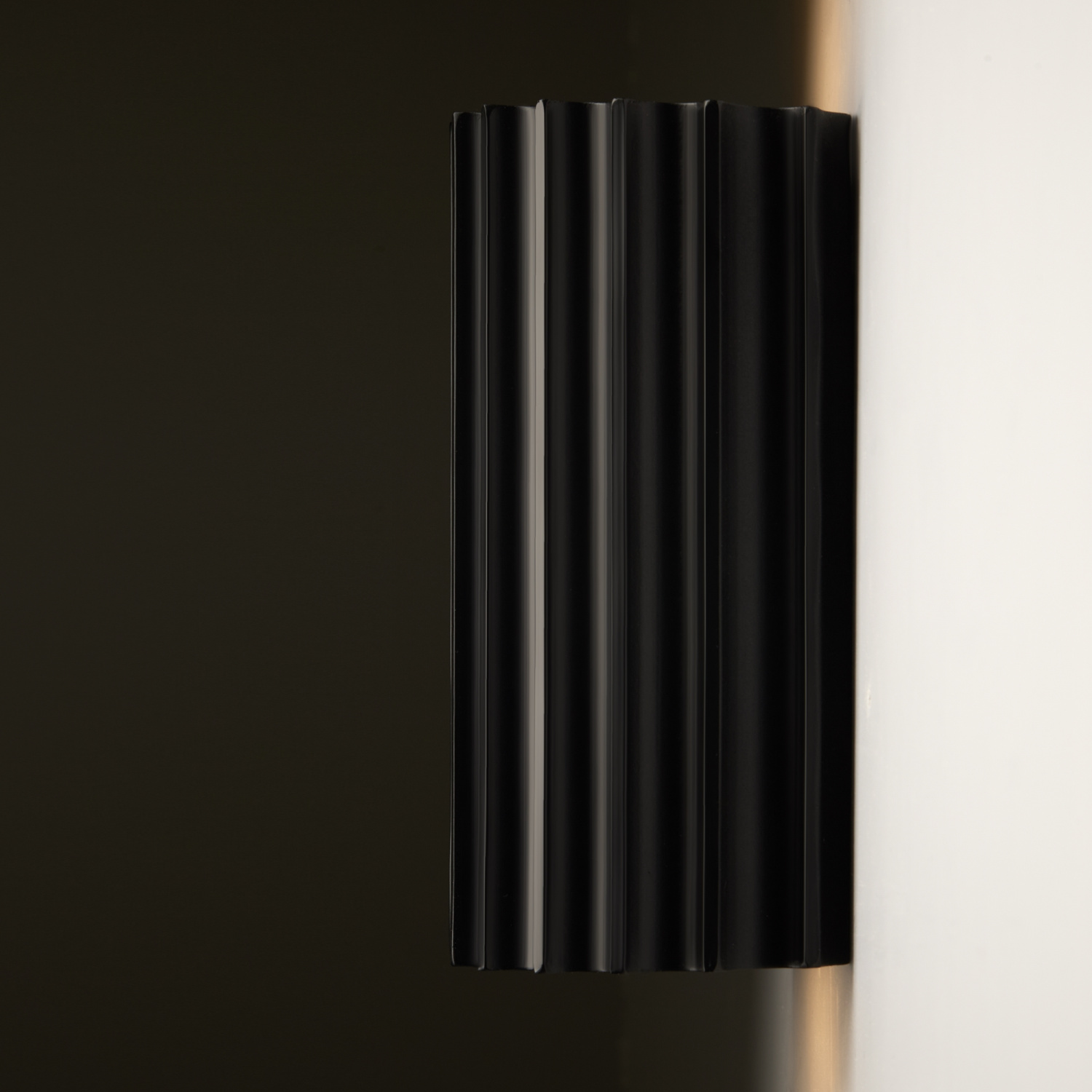 Freya Modern Slot Настенный светильник (бра) цвет: черный FR5437WL-L7B