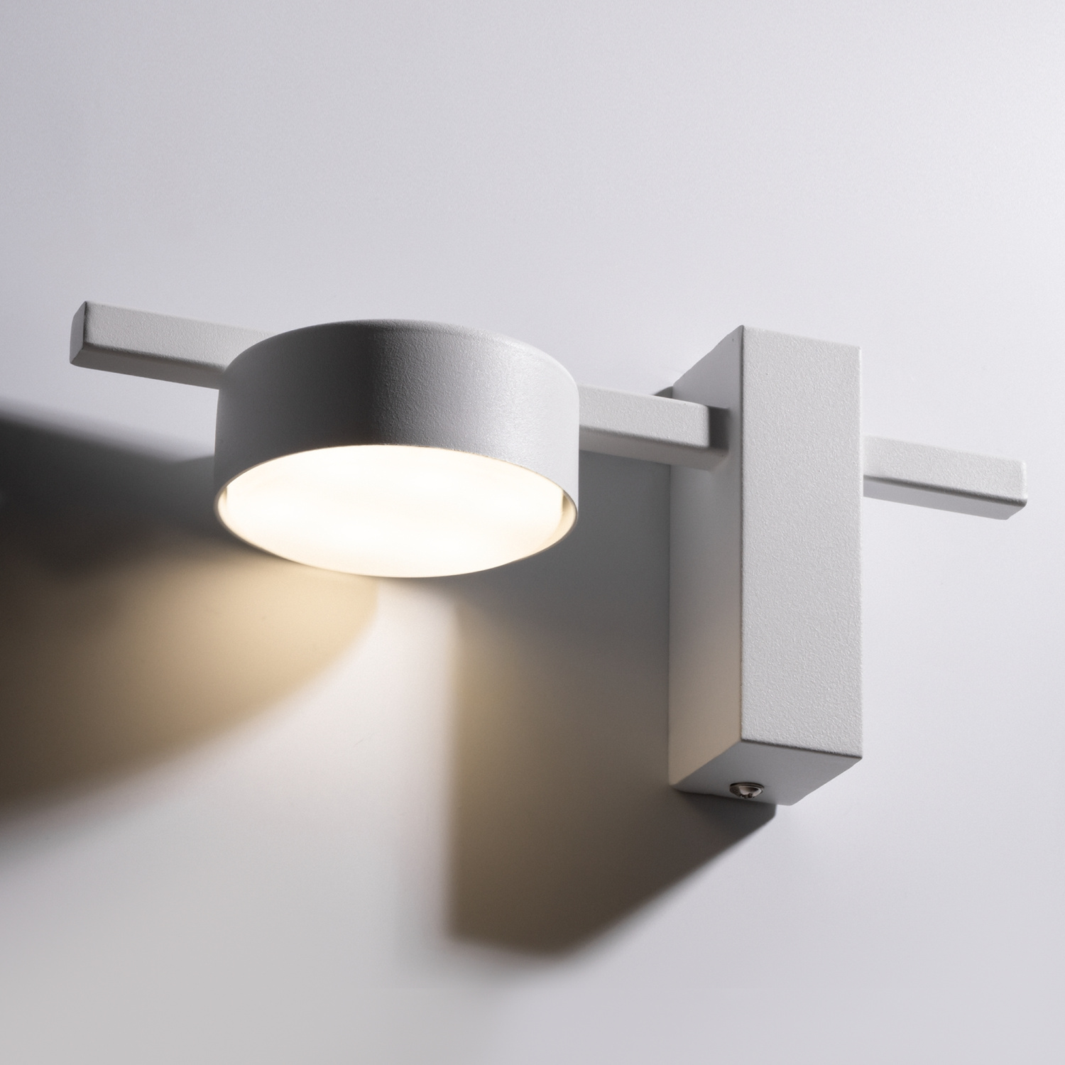 Freya Modern Tactic Настенный светильник (бра) цвет: белый FR5363WL-01W