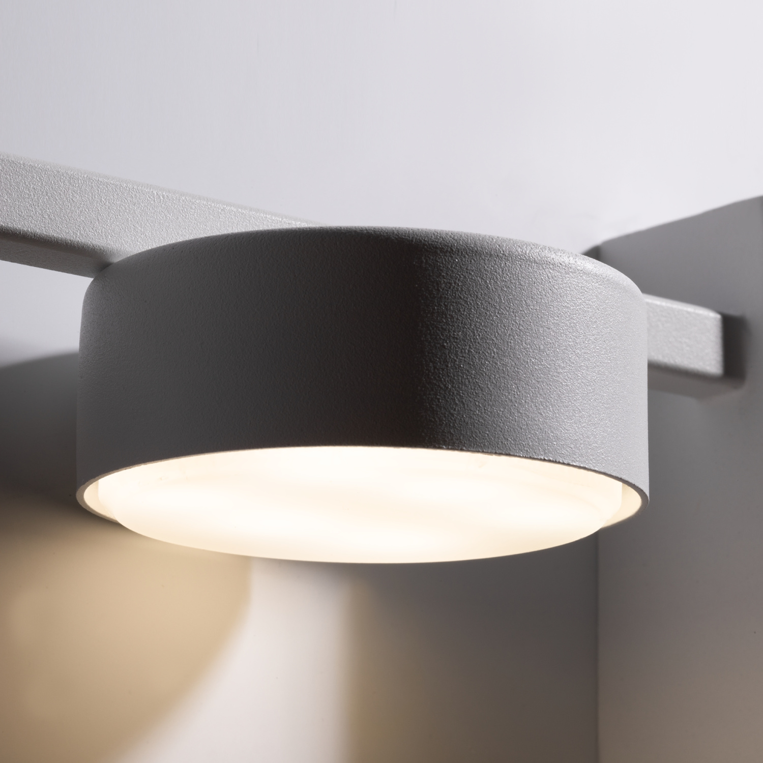 Freya Modern Tactic Настенный светильник (бра) цвет: белый FR5363WL-01W